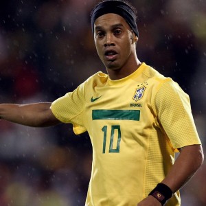 【爱游戏体育】皇马防线再遭打击！米利唐确认肌肉伤情，预计缺席关键两周赛程