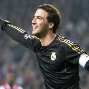 爱游戏_卡拉格点破枪手争冠命门，定位球决胜，对阵曼城半场时间浪费成致命伤