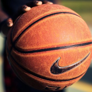 爱游戏：伊戈尔双响点燃反击烈焰 十人纽卡溃败于布伦特福德逆转风暴